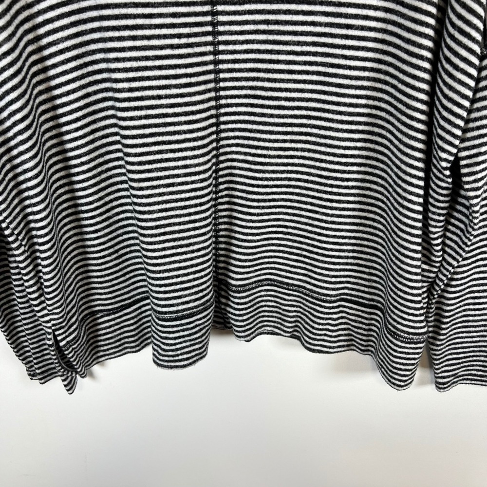 Lucky Brand Womens Black White Striped Long Sleeve Crew Neck Top Size M *flawed* - Picture 3 of 8